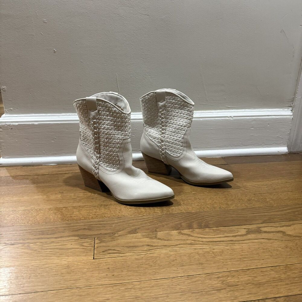 DV Dolce Vita Koolson Off White Woven Western Ankle Boots Womens 9